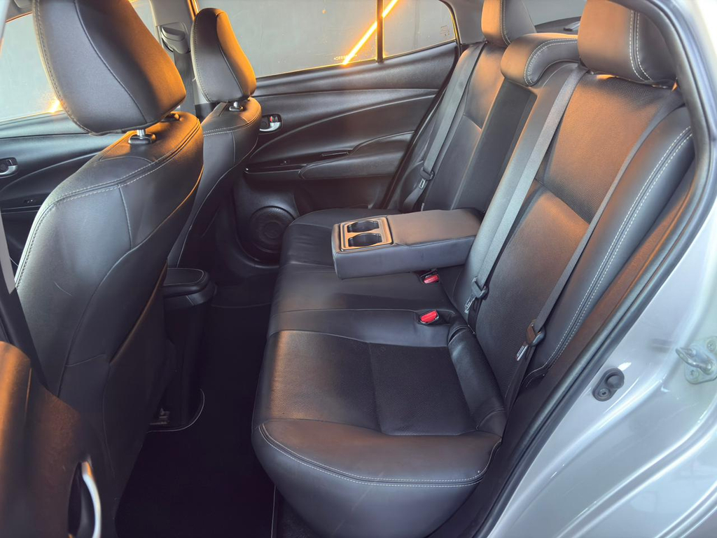 Toyota Yaris Sedan Prata