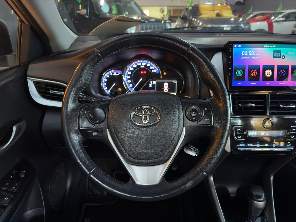 Toyota Yaris Sedan Prata