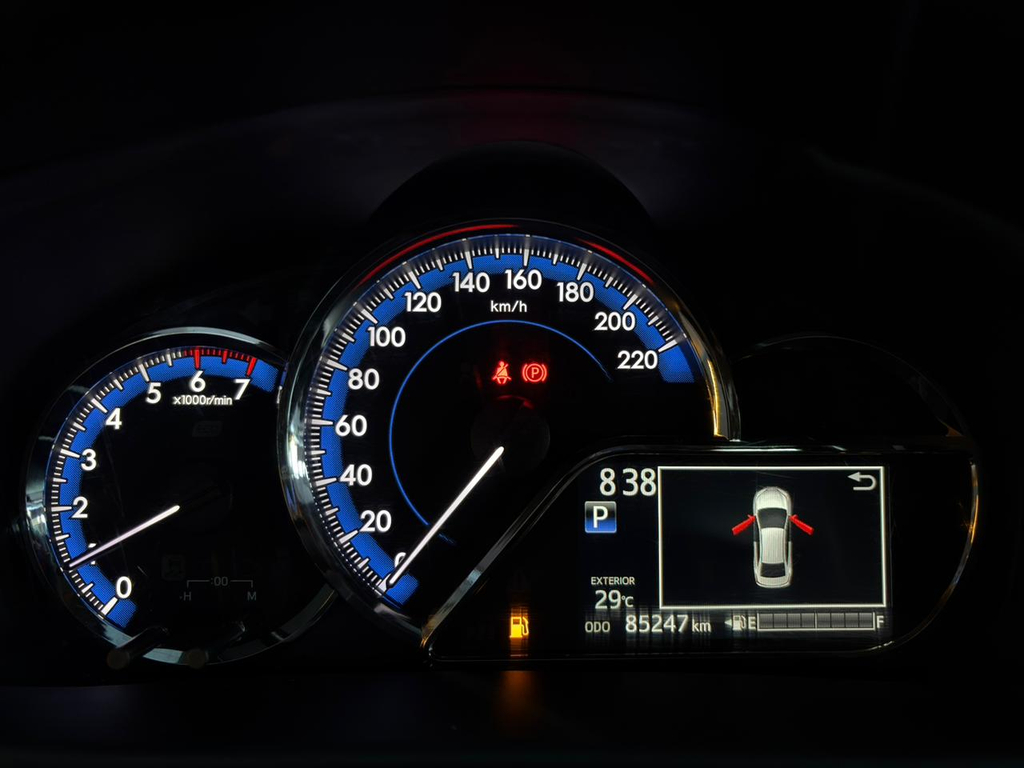 Toyota Yaris Sedan Prata