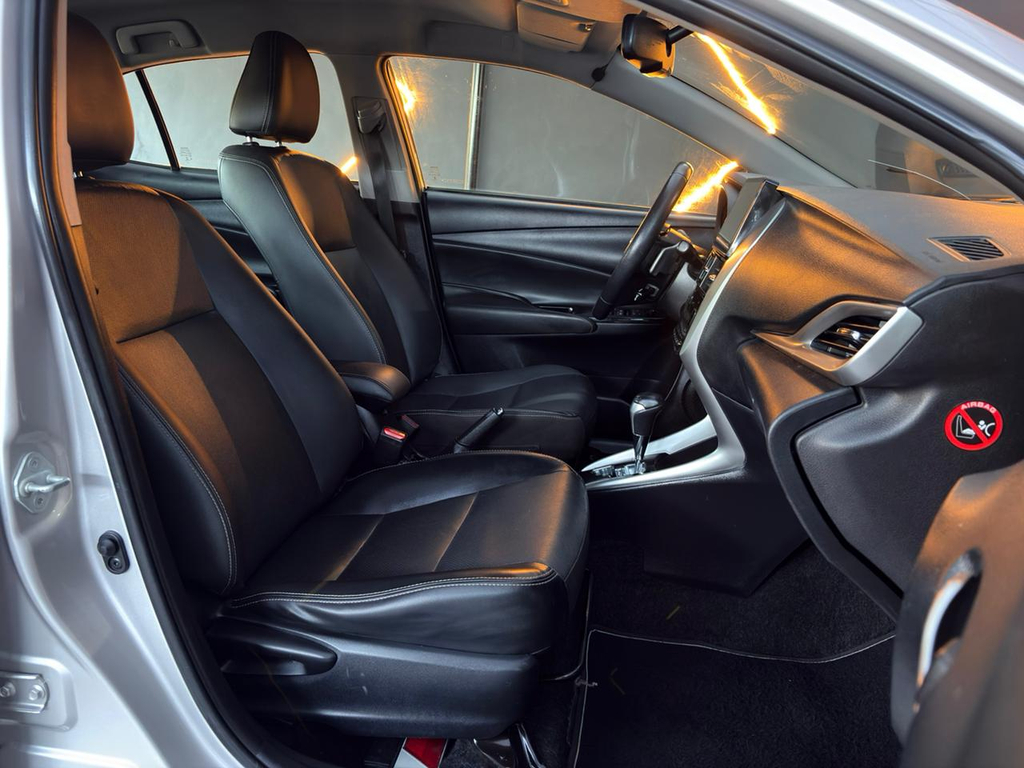 Toyota Yaris Sedan Prata