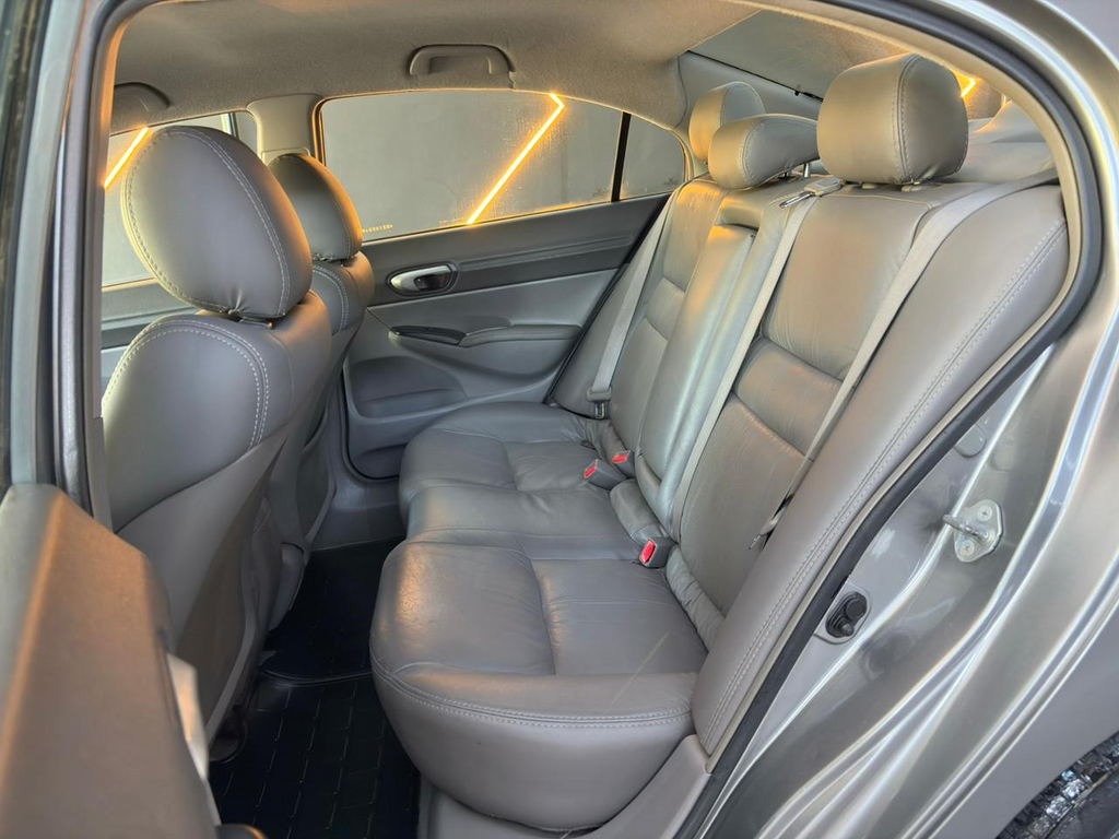 Honda Civic Cinza