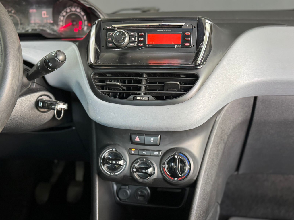 Peugeot 208 Marrom