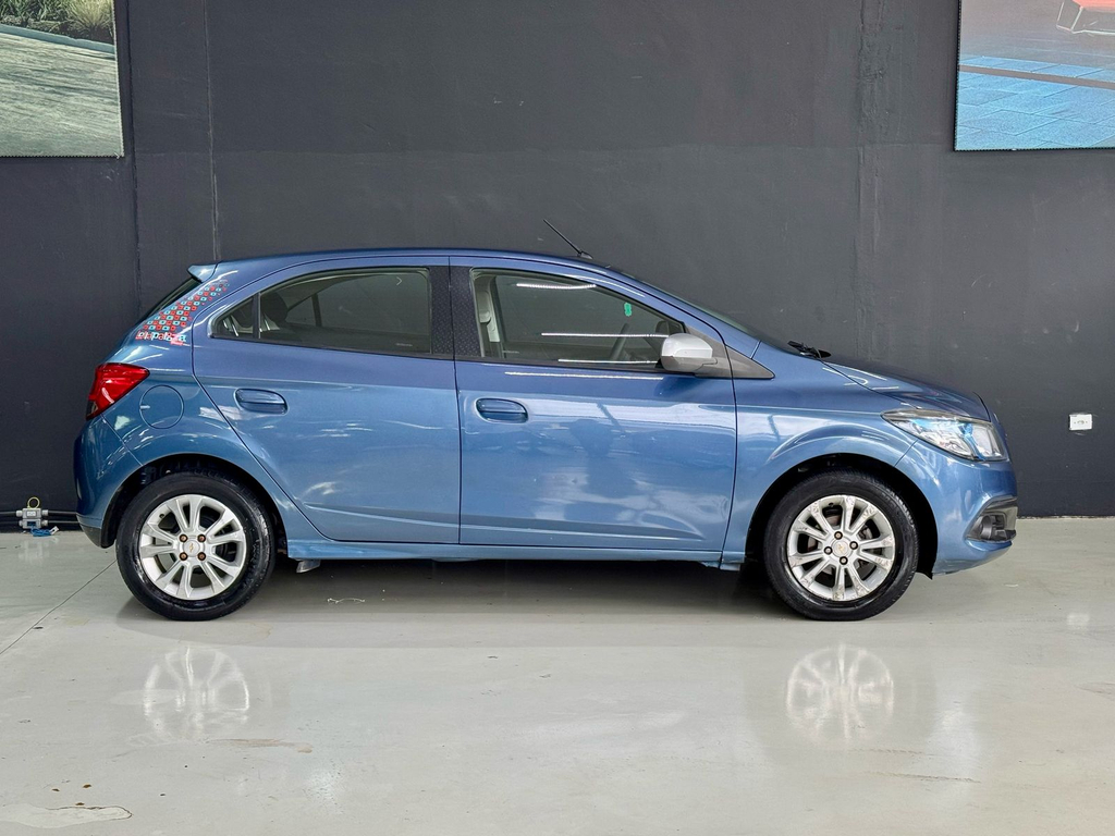 Chevrolet Onix Azul