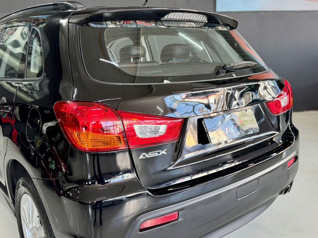 Mitsubishi ASX Preto