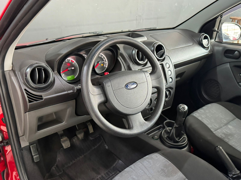 Ford Fiesta Hatch Vermelho