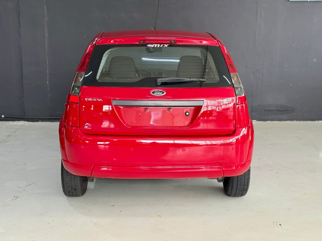 Ford Fiesta Hatch Vermelho