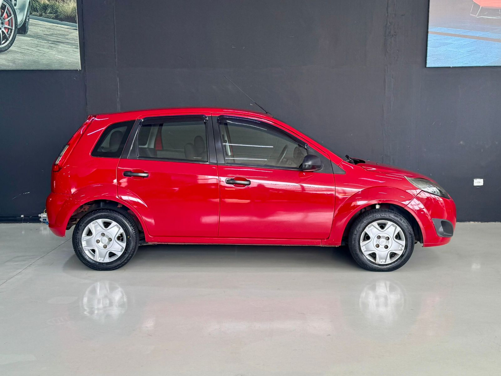 Ford Fiesta Hatch Vermelho