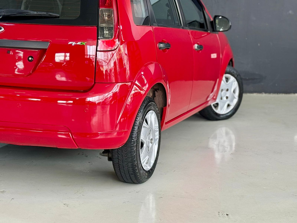 Ford Fiesta Hatch Vermelho