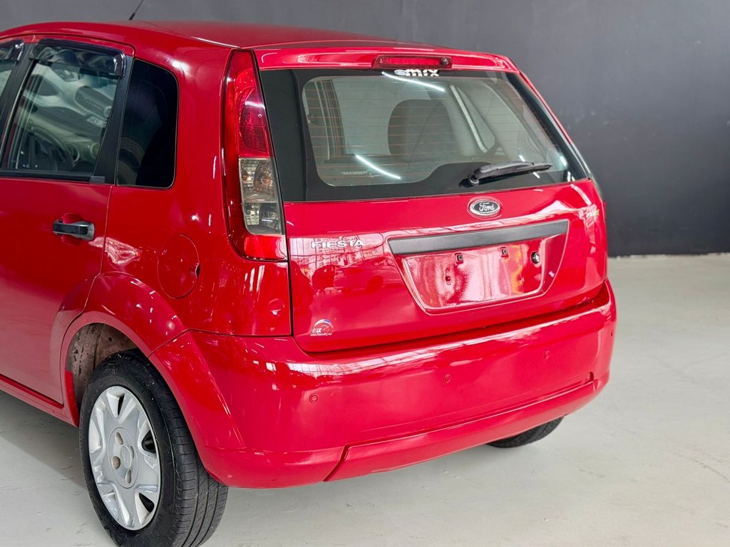 Ford Fiesta Hatch Vermelho
