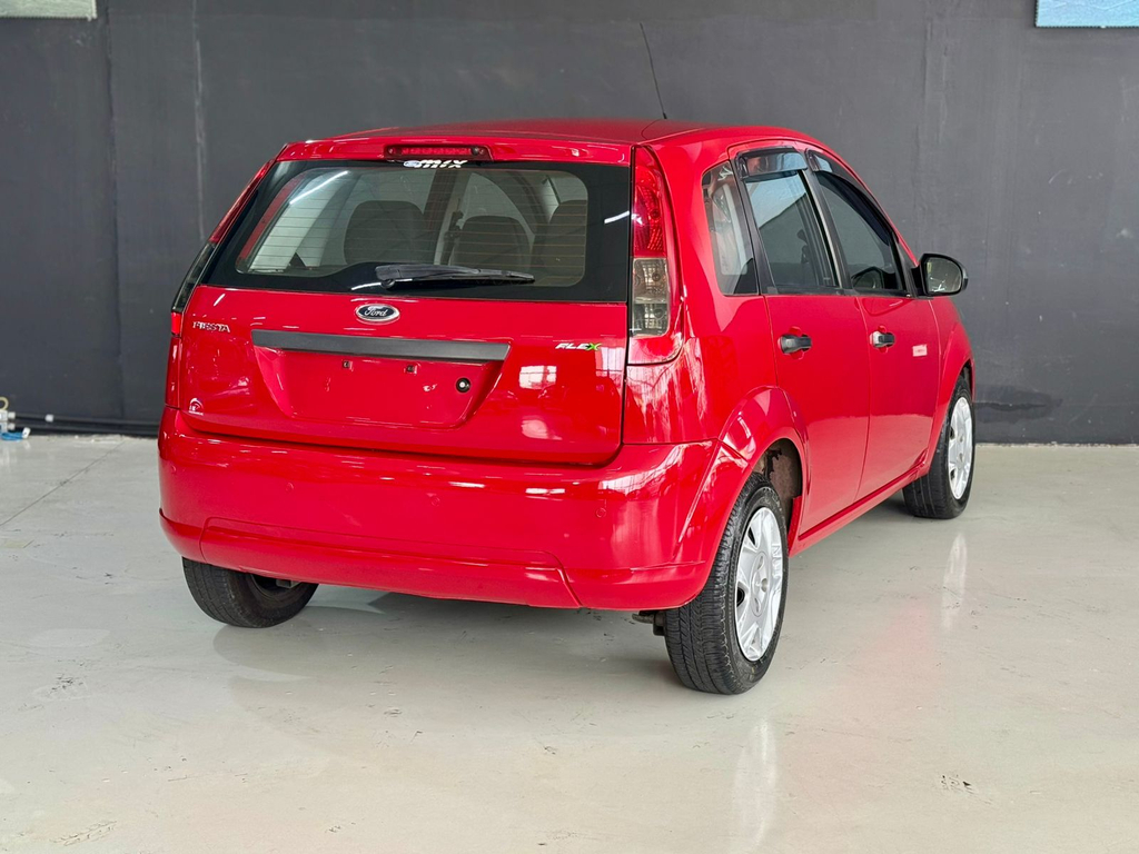 Ford Fiesta Hatch Vermelho