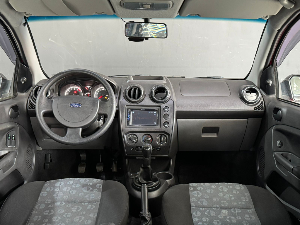 Ford Fiesta Hatch Vermelho