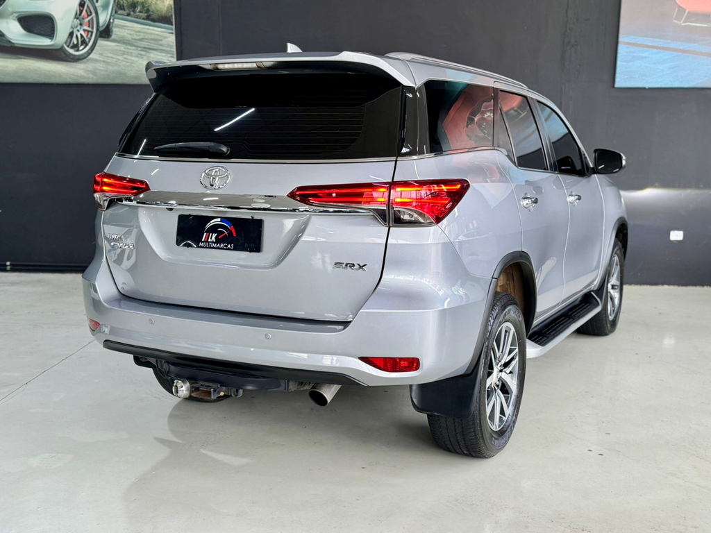Toyota Hilux Prata