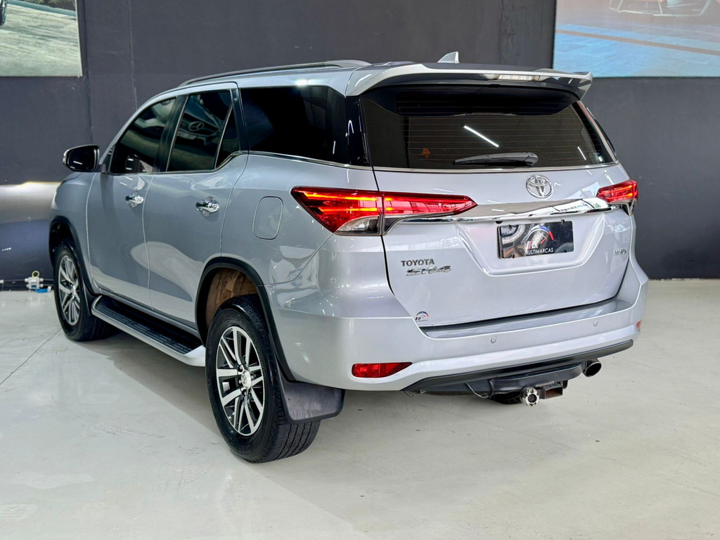 Toyota Hilux Prata