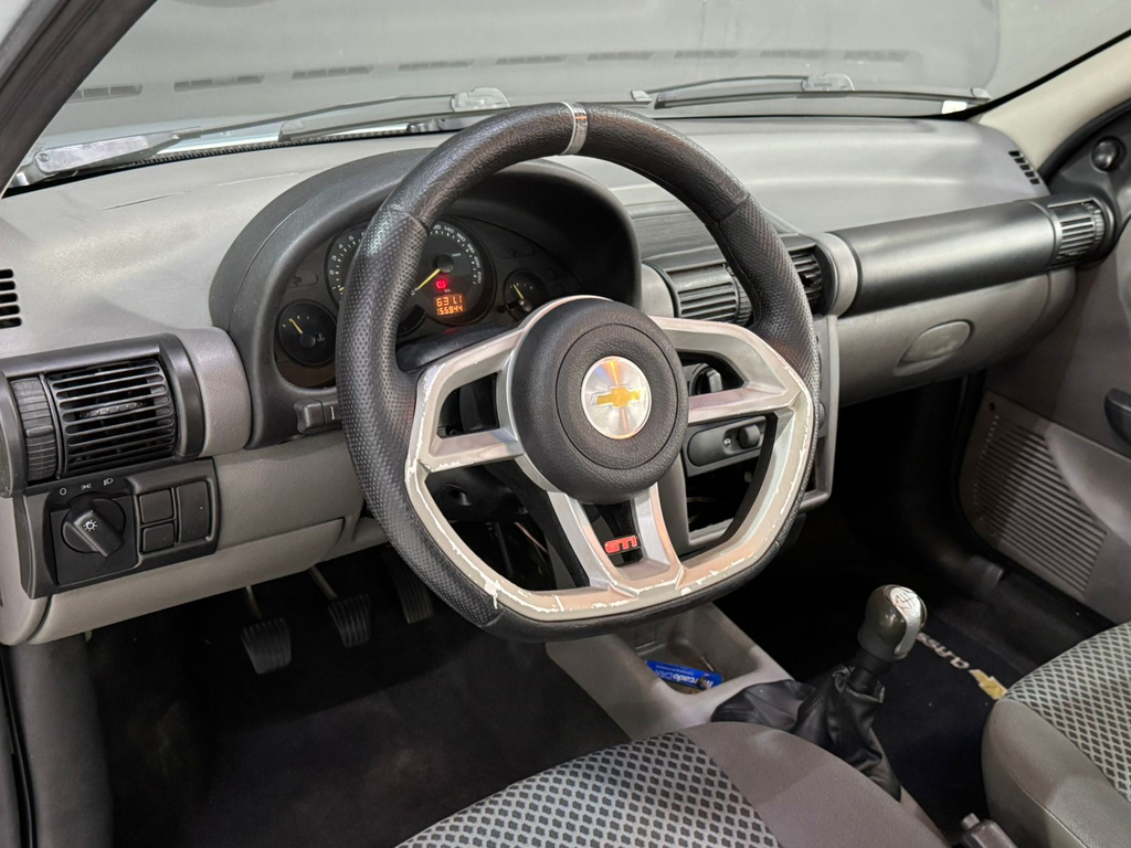 Chevrolet Classic Prata