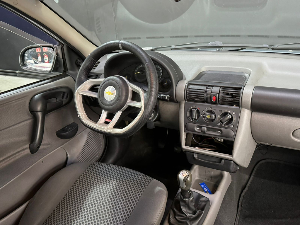 Chevrolet Classic Prata