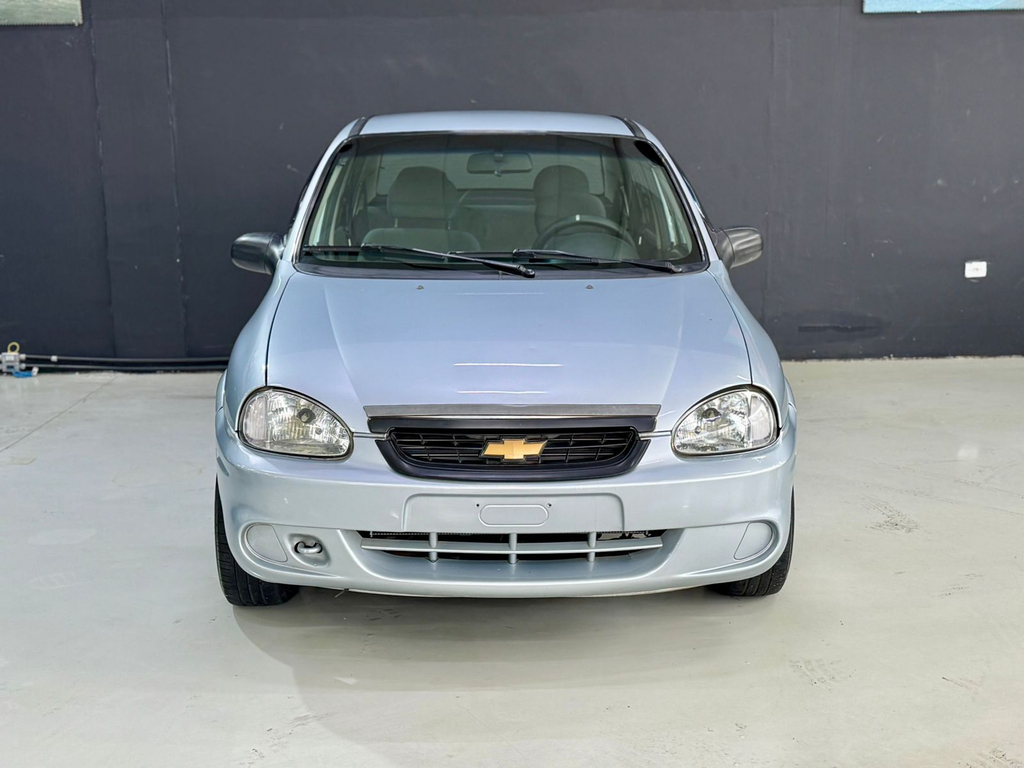 Chevrolet Classic Prata