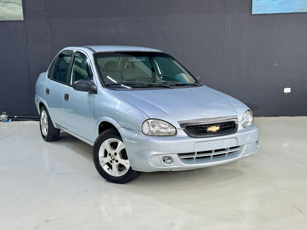 Chevrolet Classic Prata