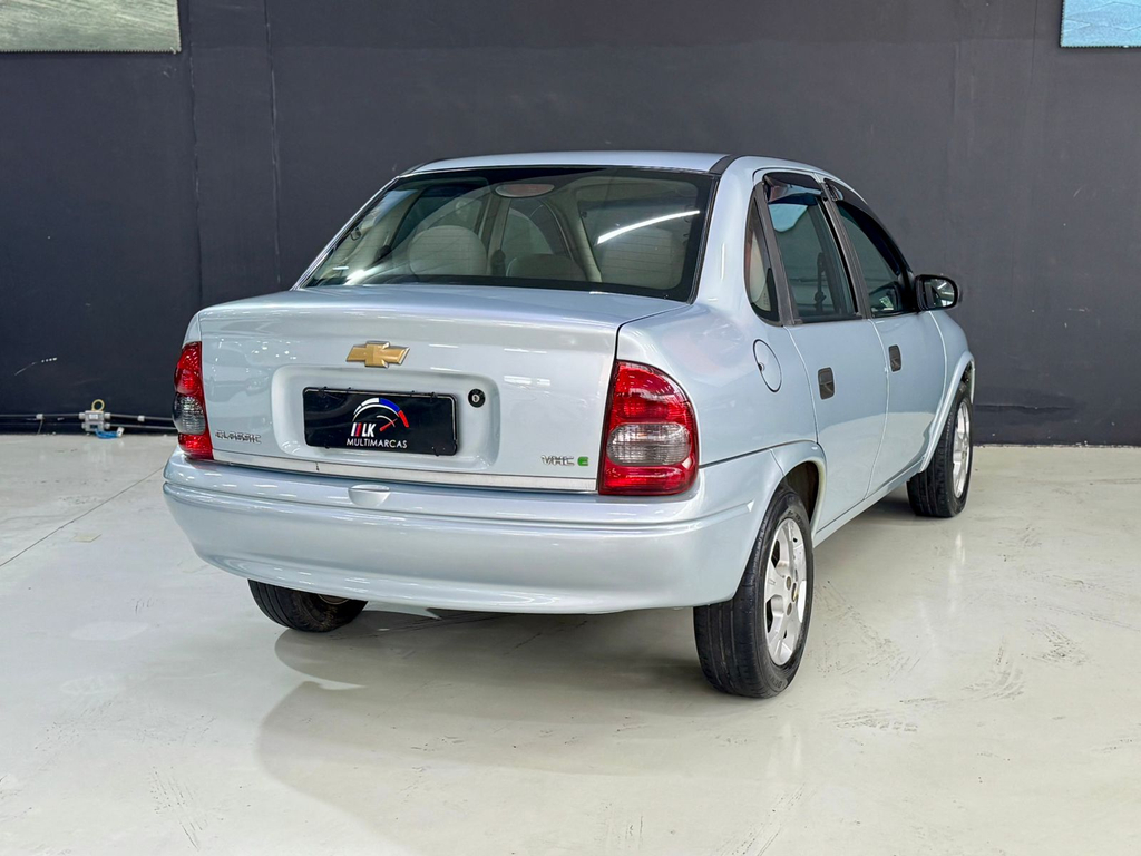 Chevrolet Classic Prata
