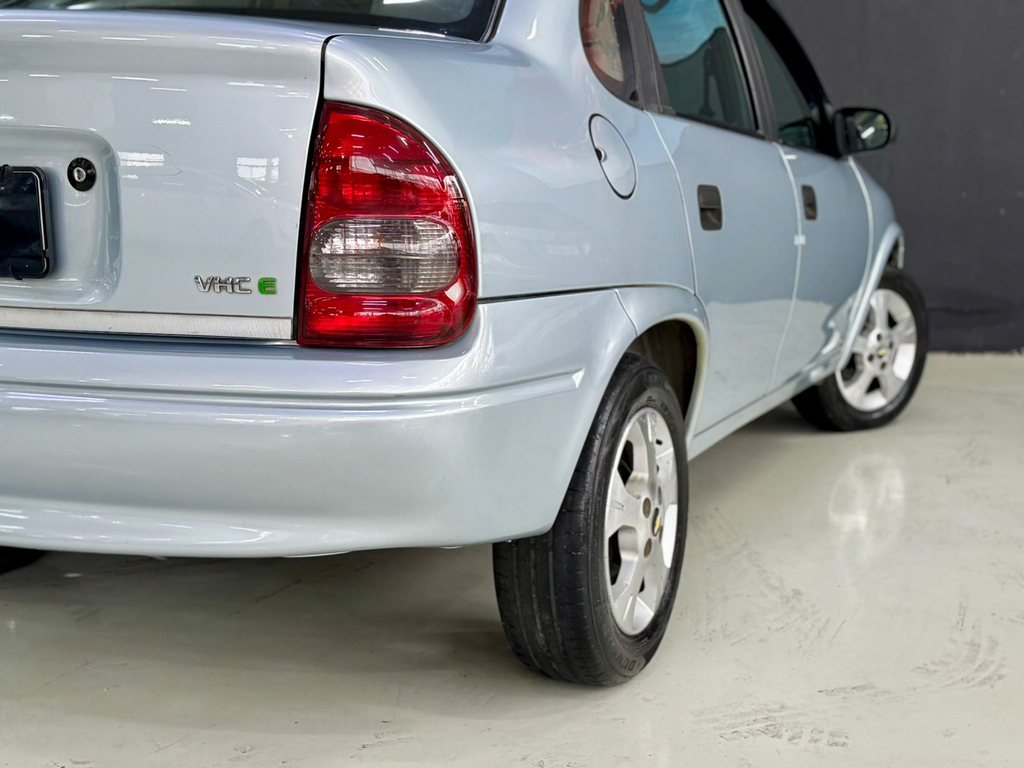 Chevrolet Classic Prata
