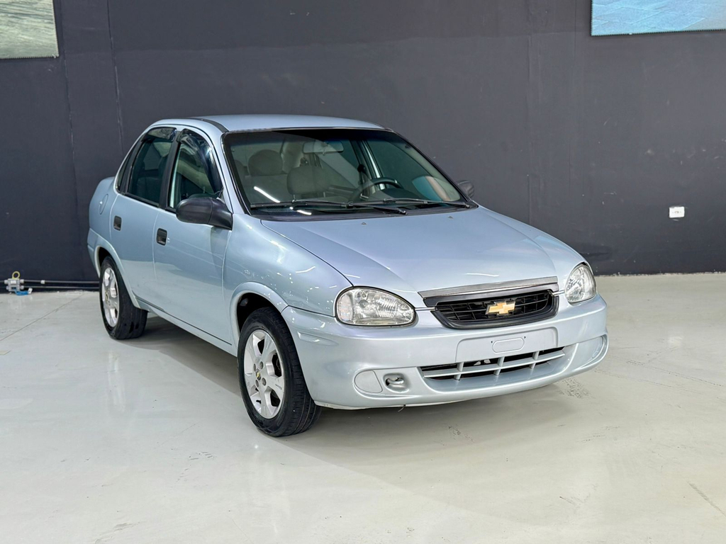 Chevrolet Classic Prata