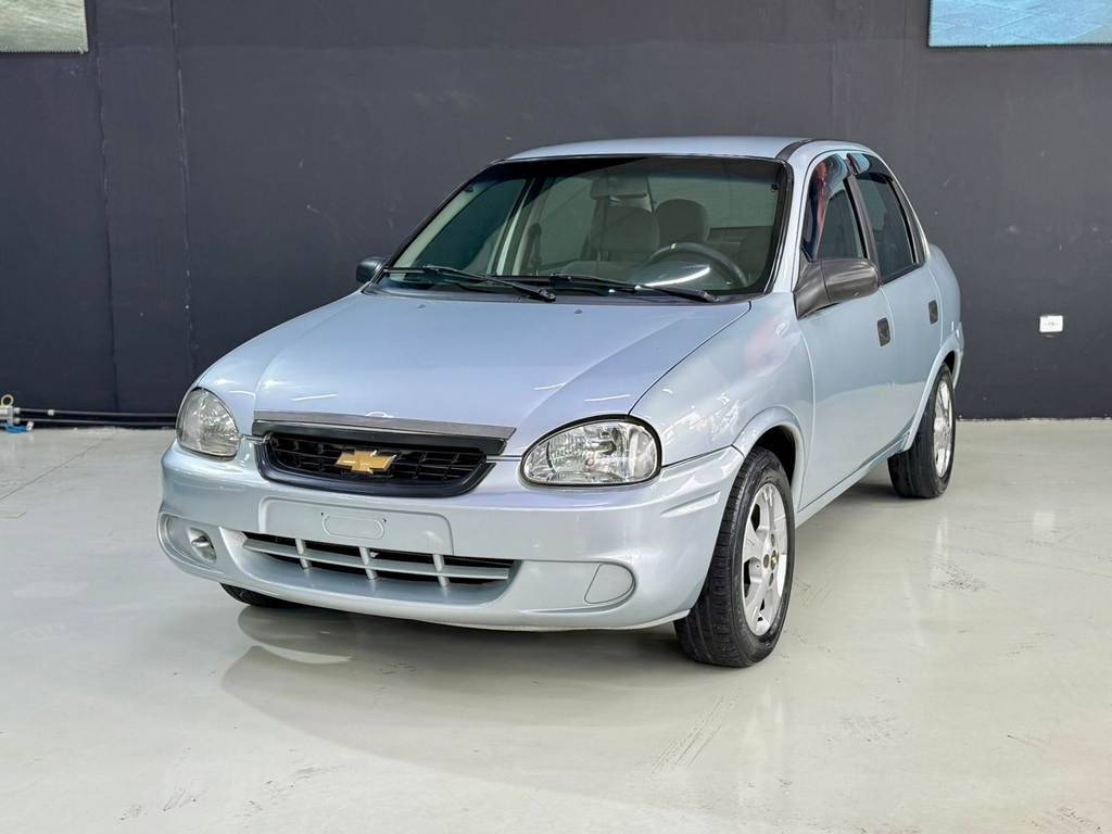 Chevrolet Classic Prata