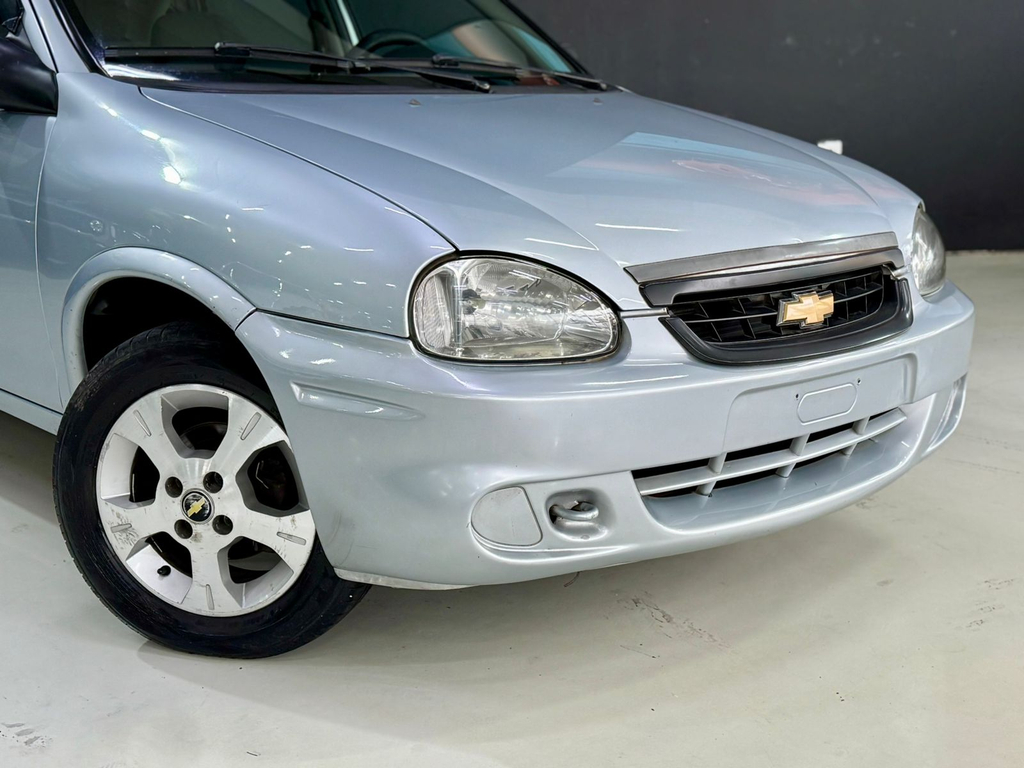 Chevrolet Classic Prata