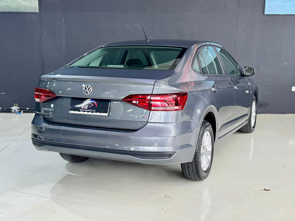 Volkswagen Virtus Cinza
