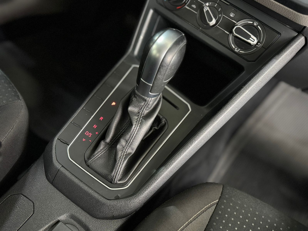 Volkswagen Virtus Cinza