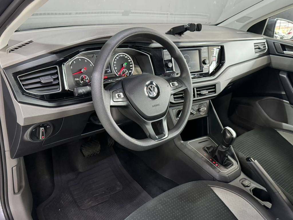 Volkswagen Virtus Cinza