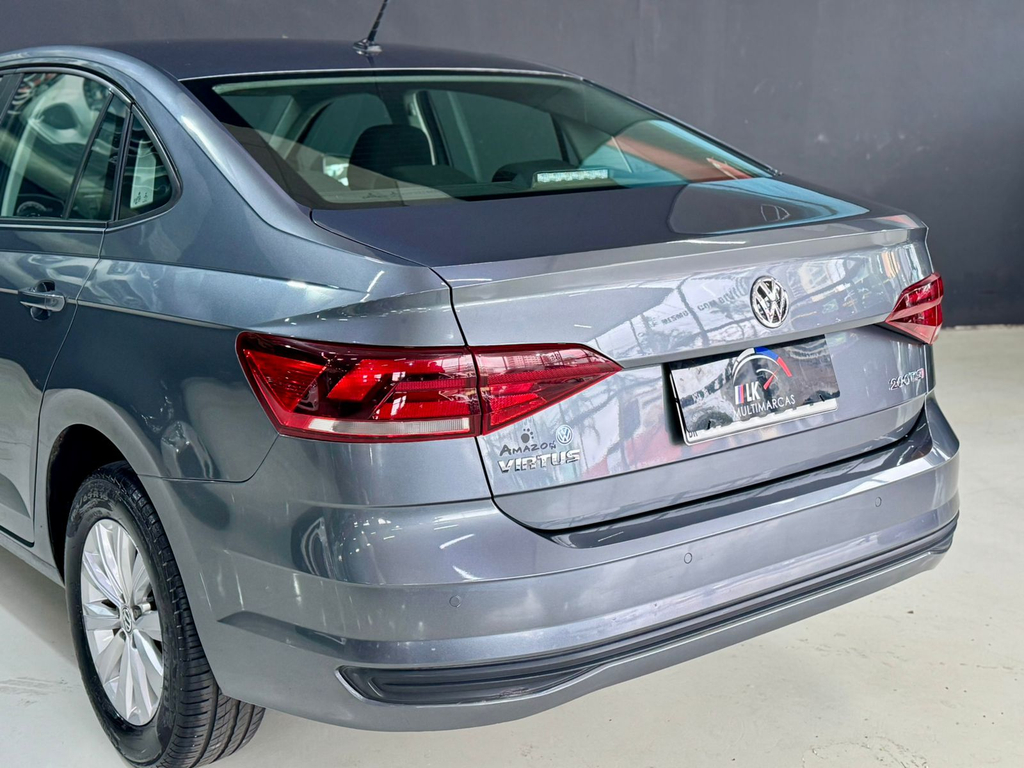 Volkswagen Virtus Cinza