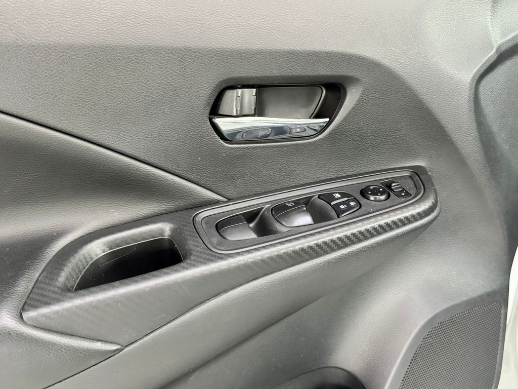 Nissan Versa Branco