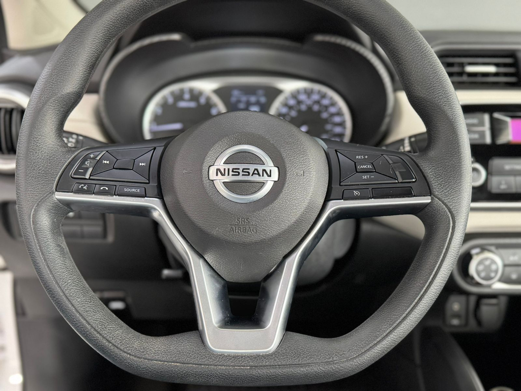 Nissan Versa Branco