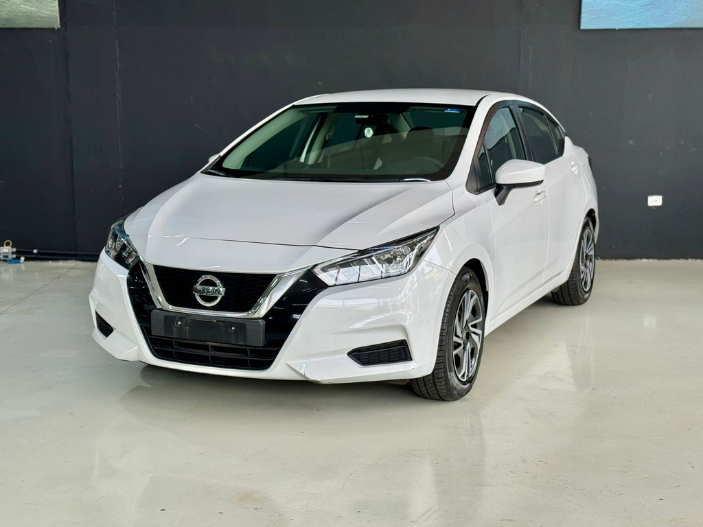 Nissan Versa Branco