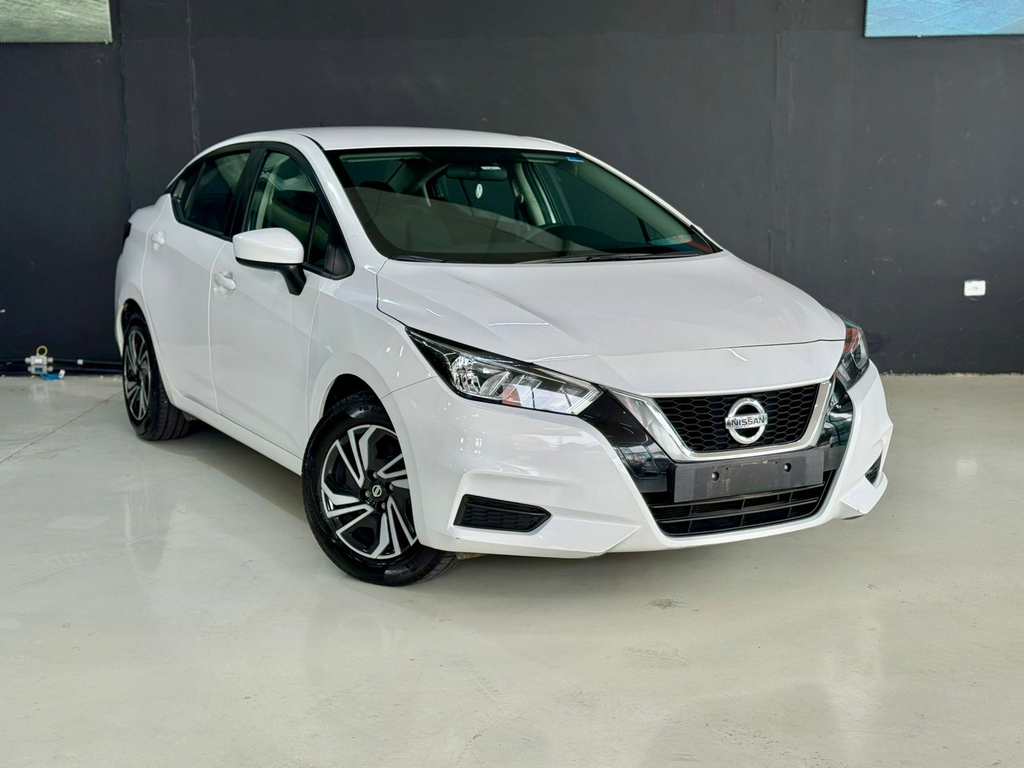 Nissan Versa Branco