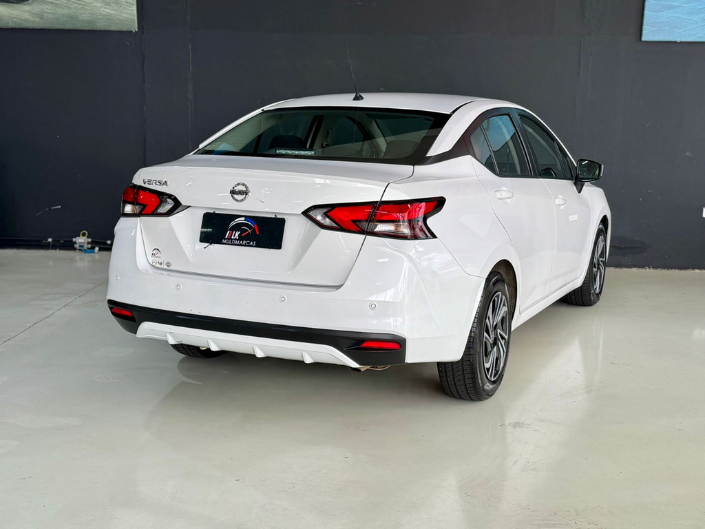 Nissan Versa Branco