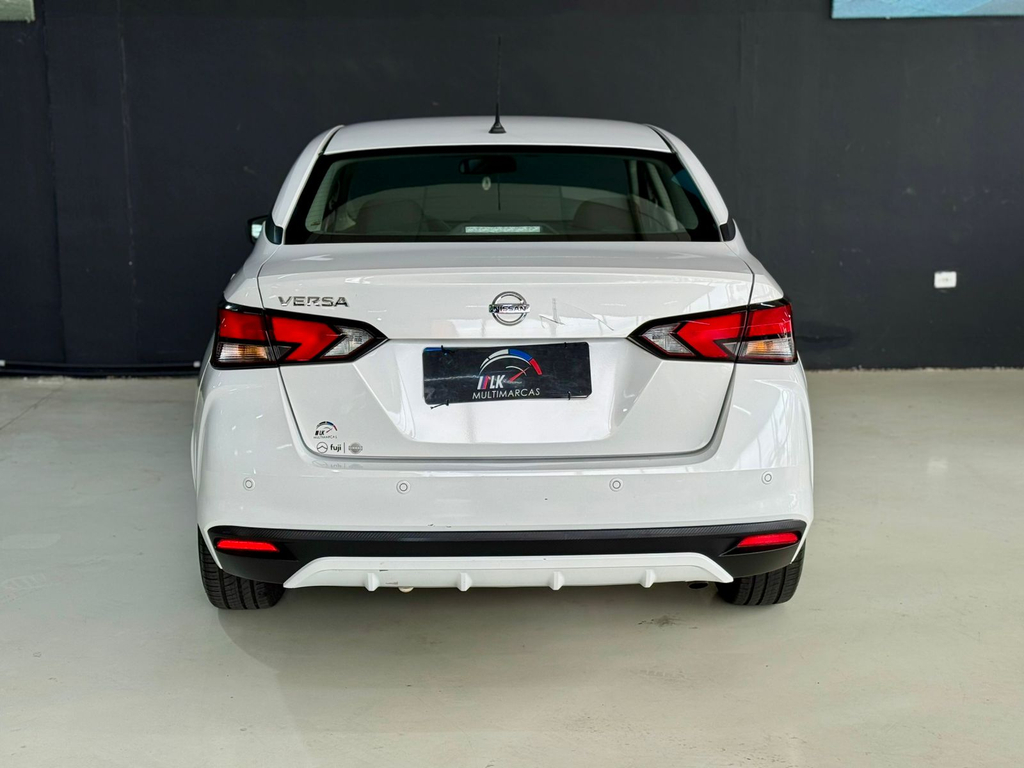 Nissan Versa Branco