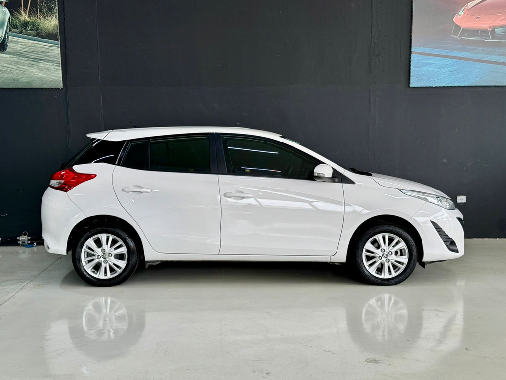 Toyota Yaris Branco