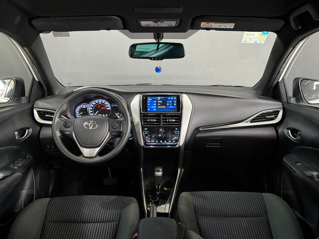 Toyota Yaris Branco
