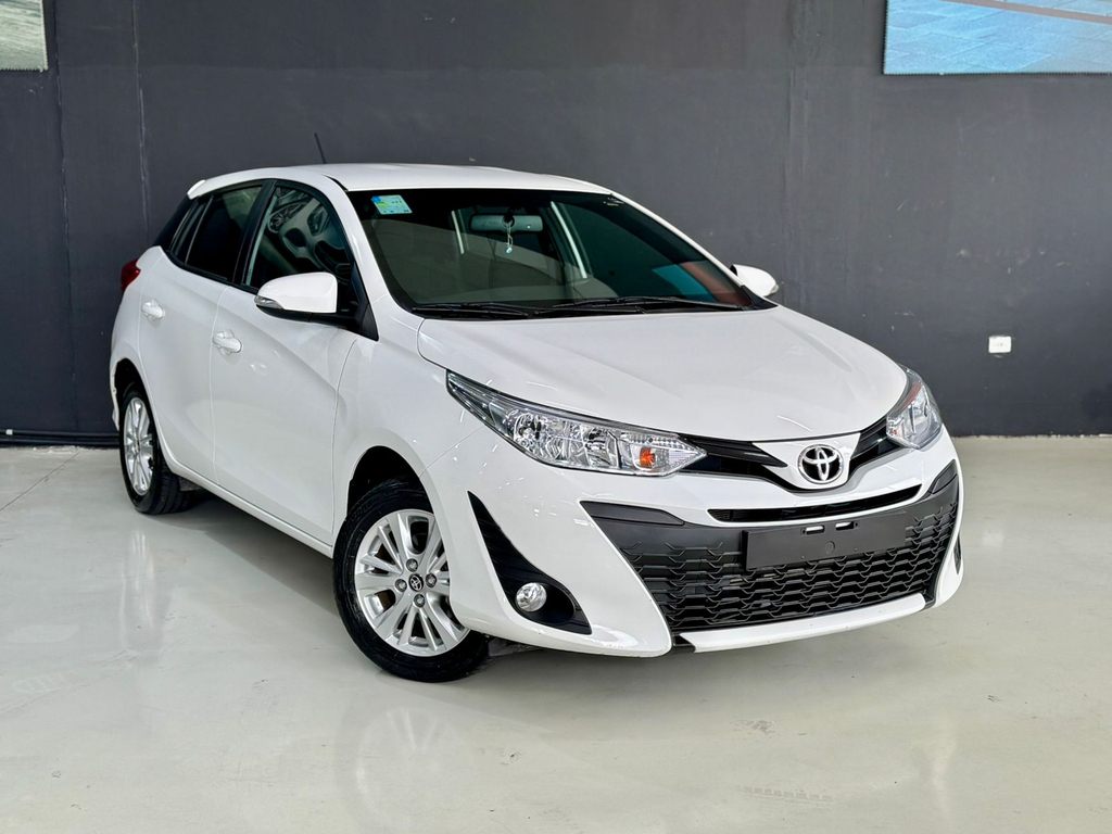 Toyota Yaris Branco