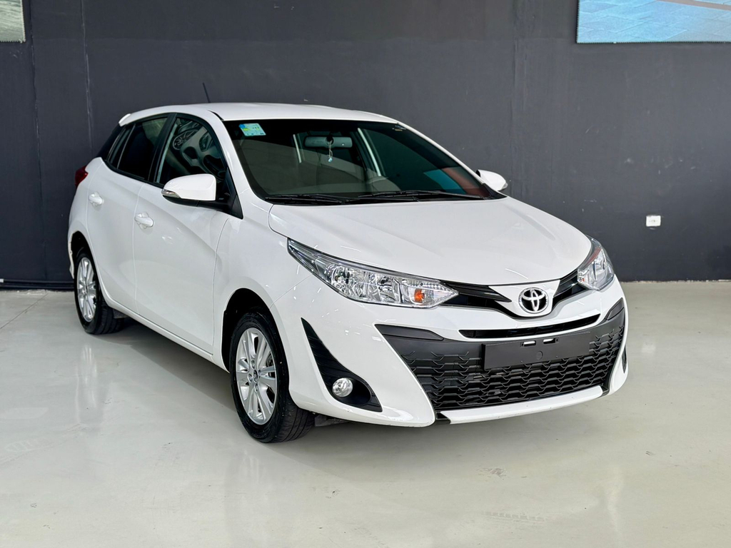Toyota Yaris Branco