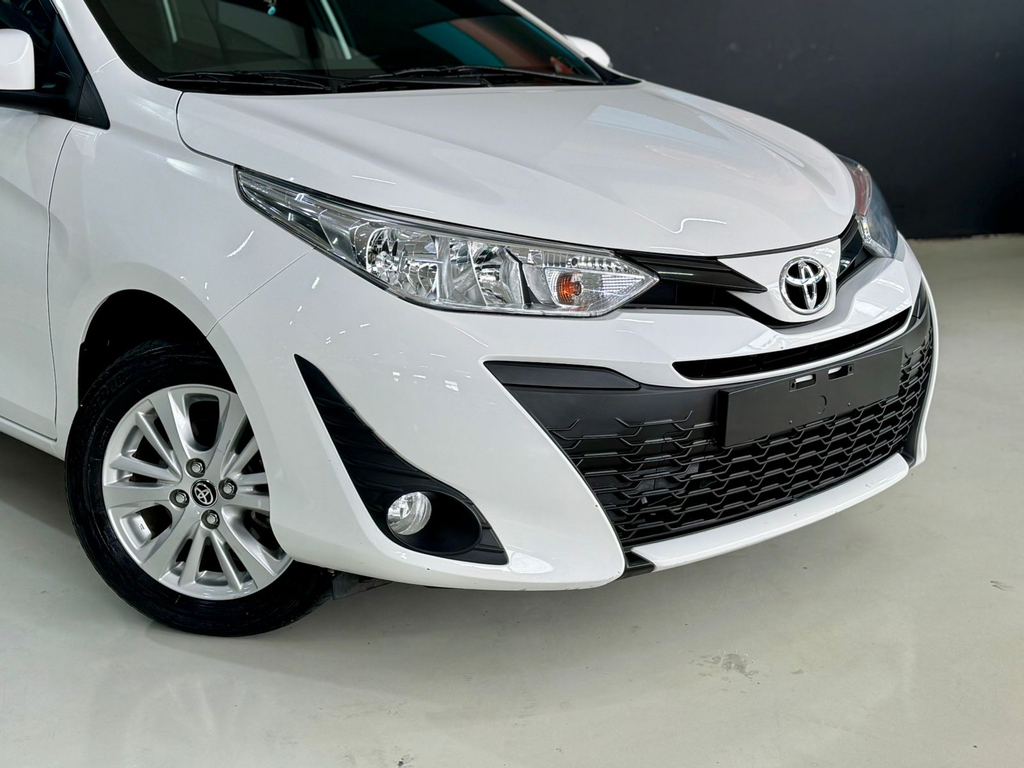 Toyota Yaris Branco