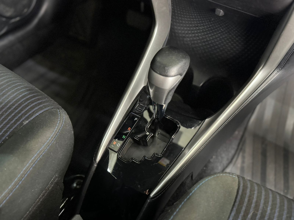 Toyota Yaris Branco