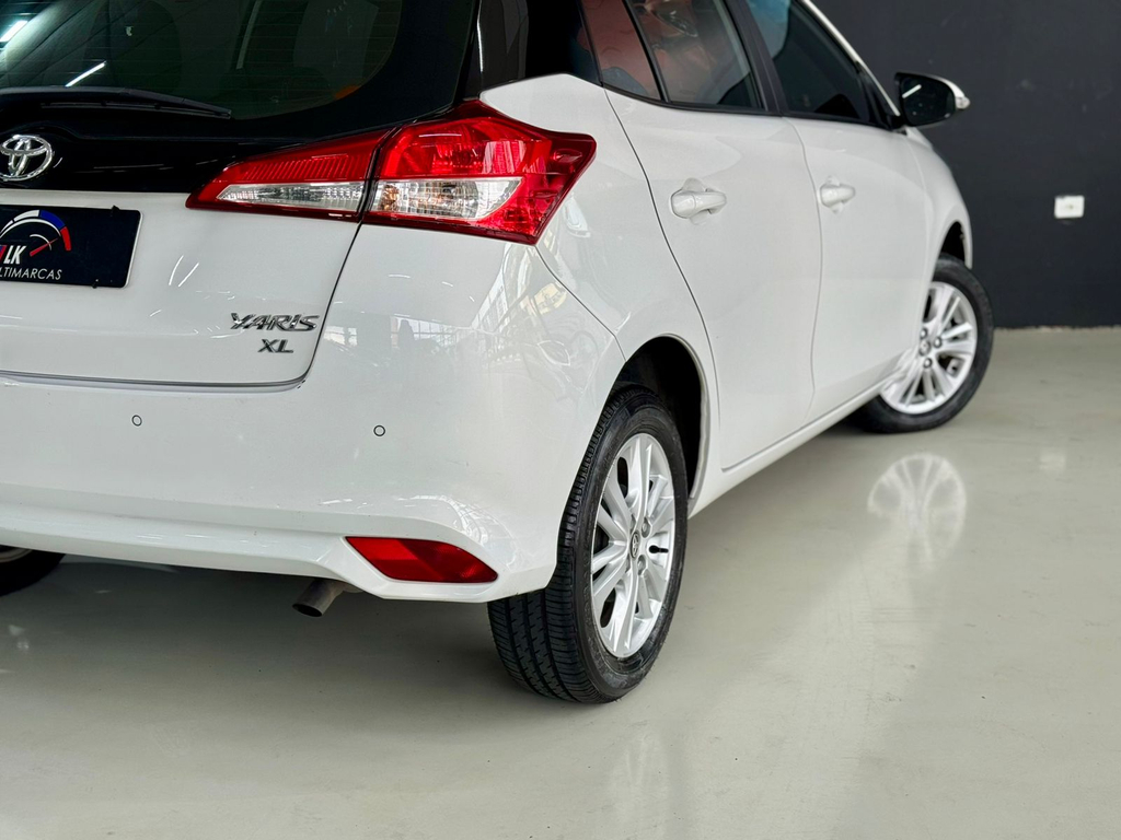 Toyota Yaris Branco
