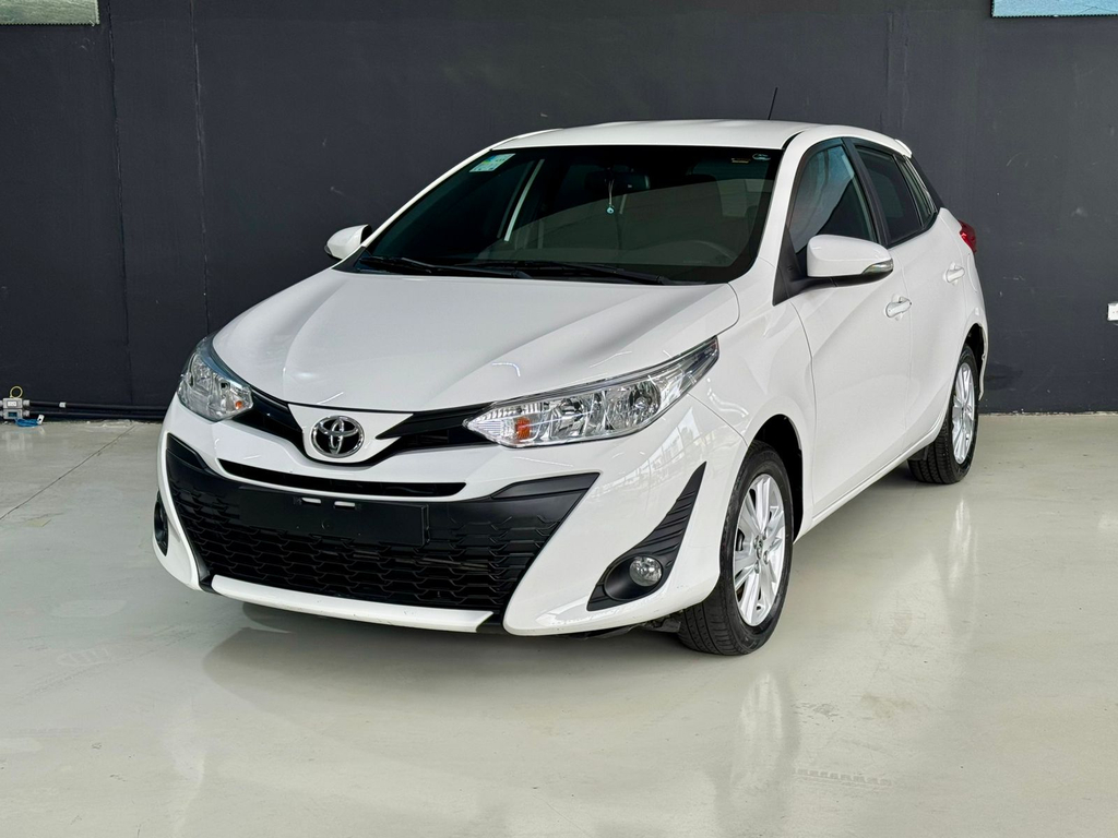 Toyota Yaris Branco