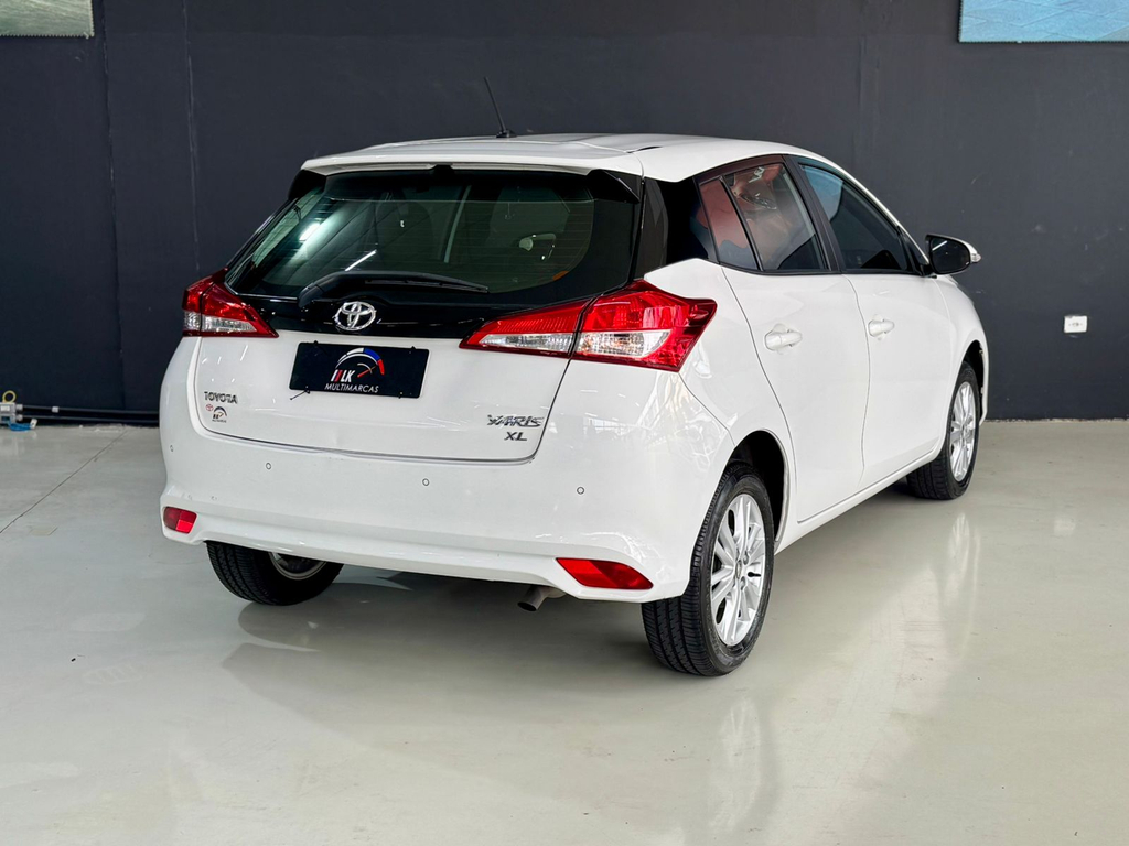 Toyota Yaris Branco