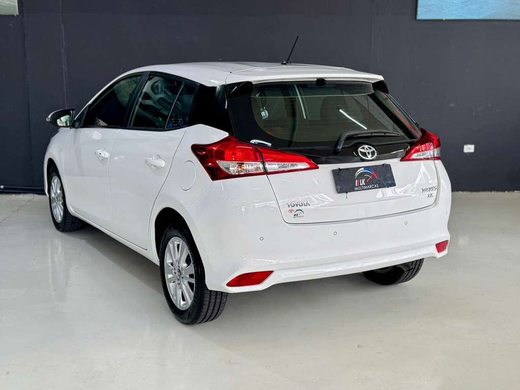 Toyota Yaris Branco