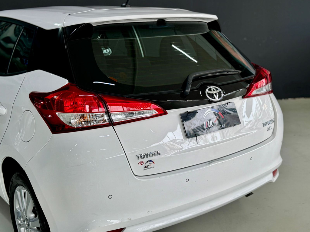 Toyota Yaris Branco