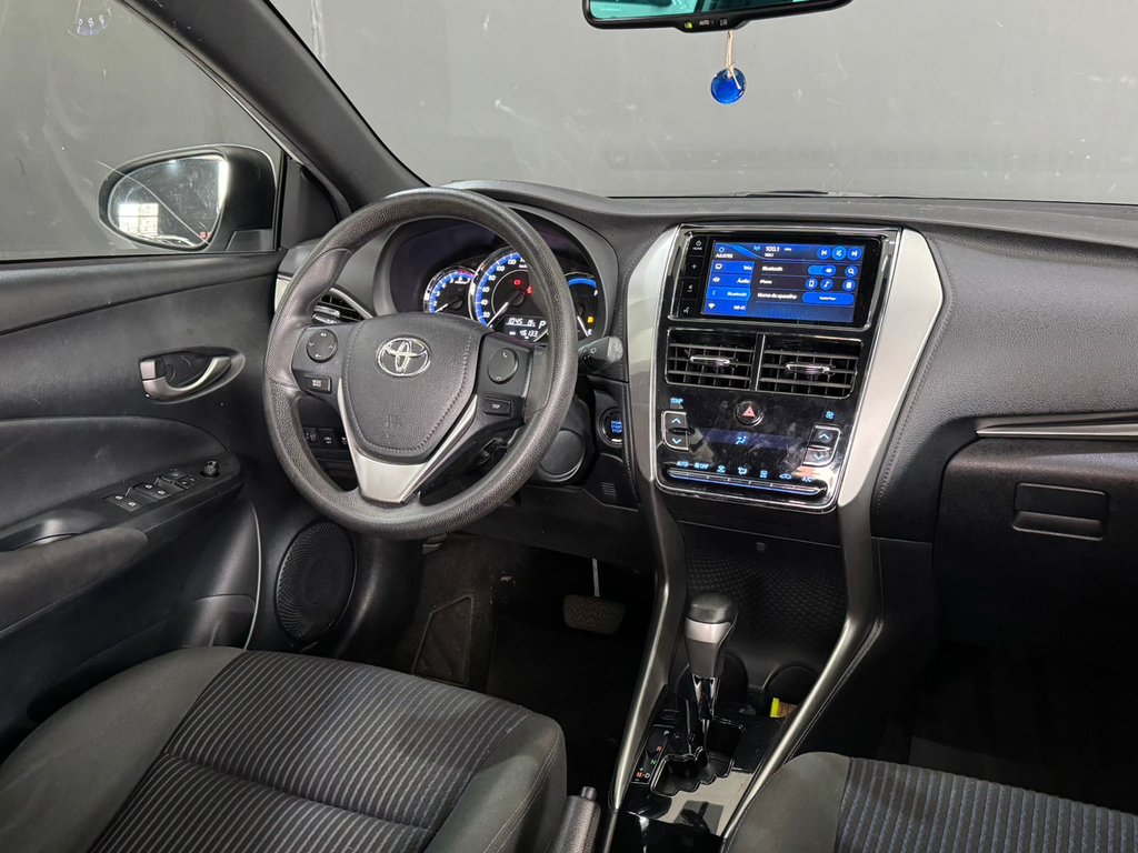 Toyota Yaris Branco