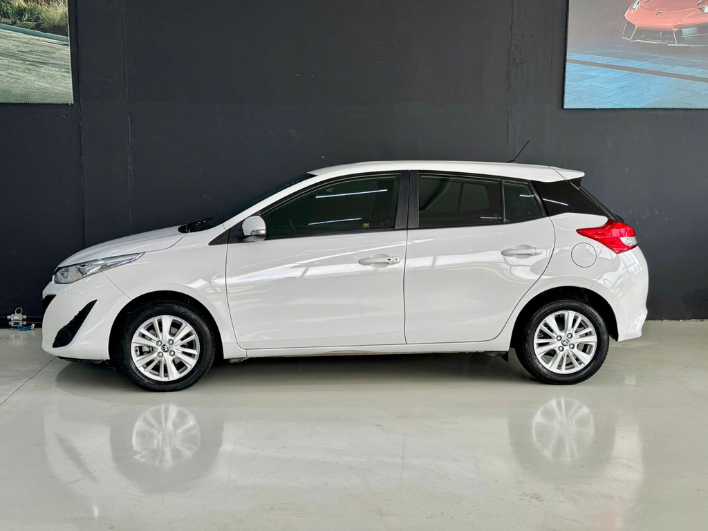 Toyota Yaris Branco