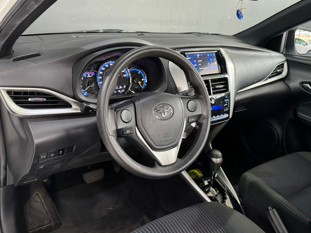 Toyota Yaris Branco